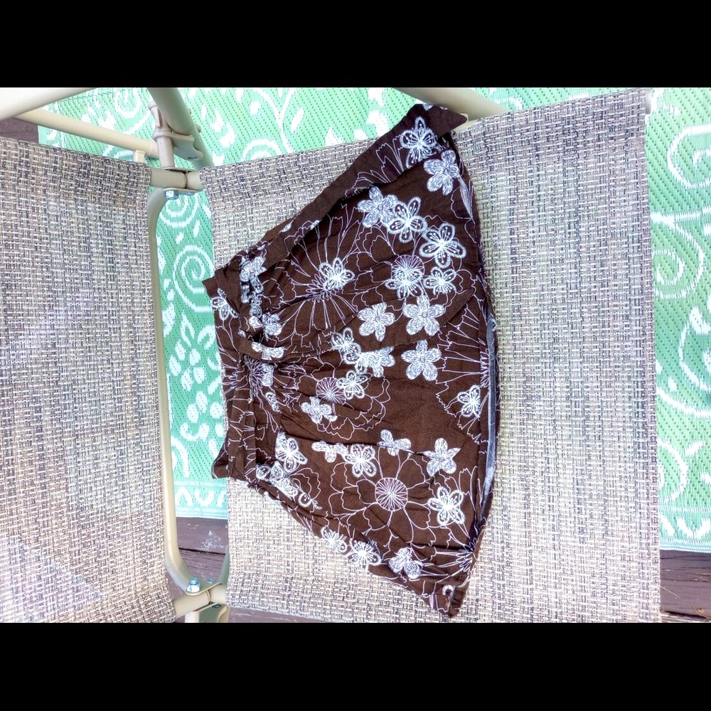2/$10😀 5T Brown Skorts Embroidered White Flowers & Tie Sash Excellent Cond